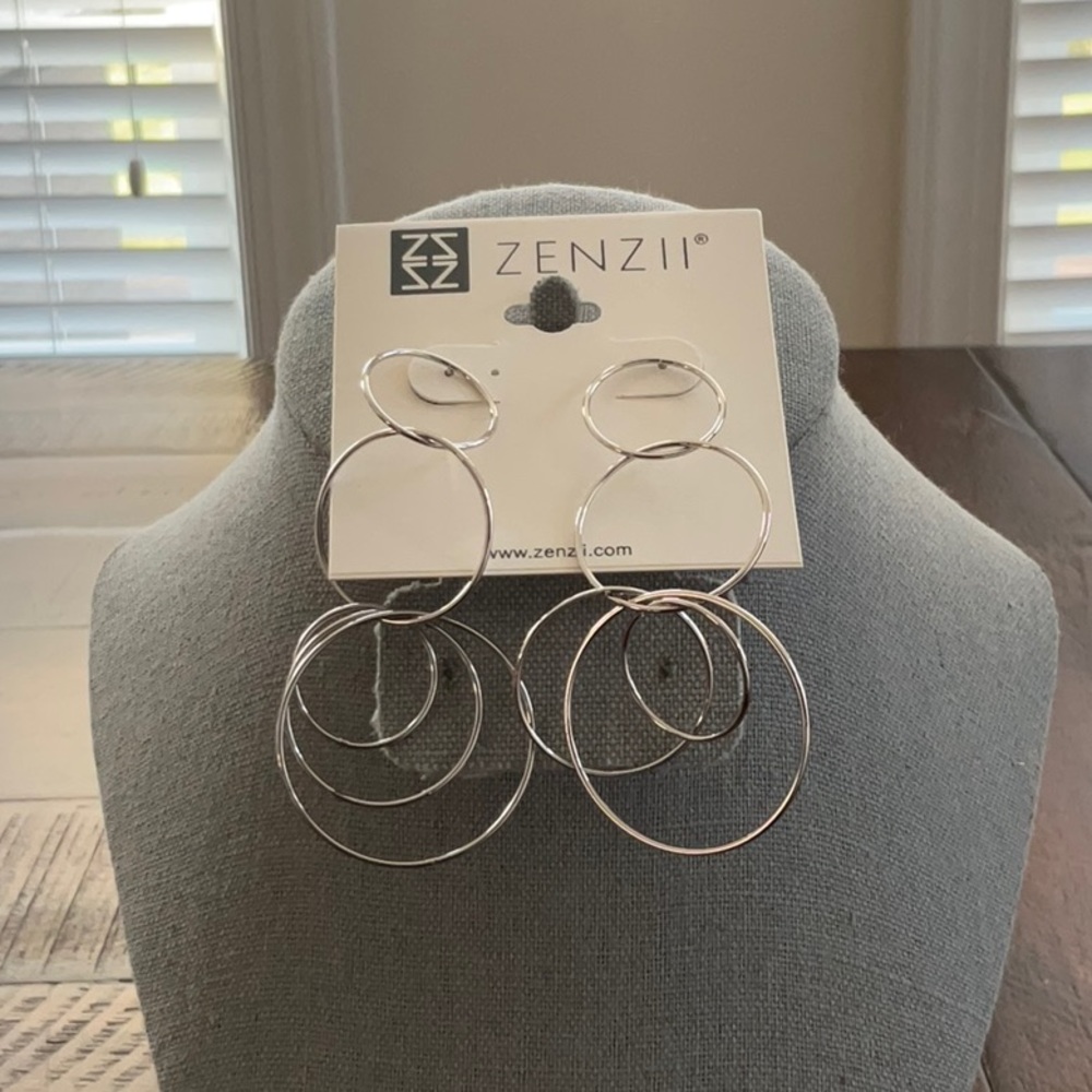ZENZII - Silver Overlapping Multi-Hoop Post  Earrings